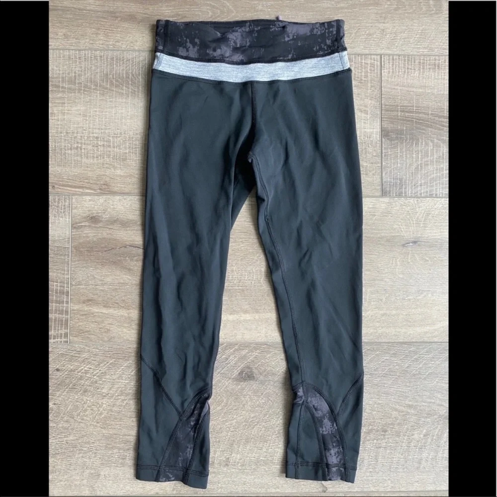 Lululemon Inspire Crops in Black Size 2